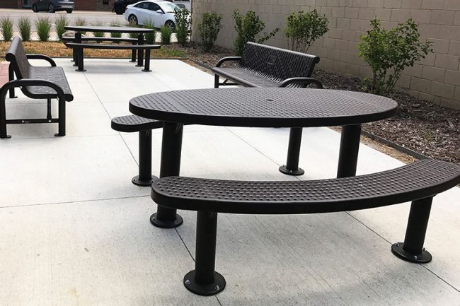 oval picnic tables