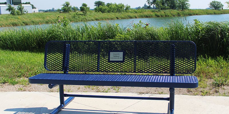 plastisol coated memorial bench with dedication plaque