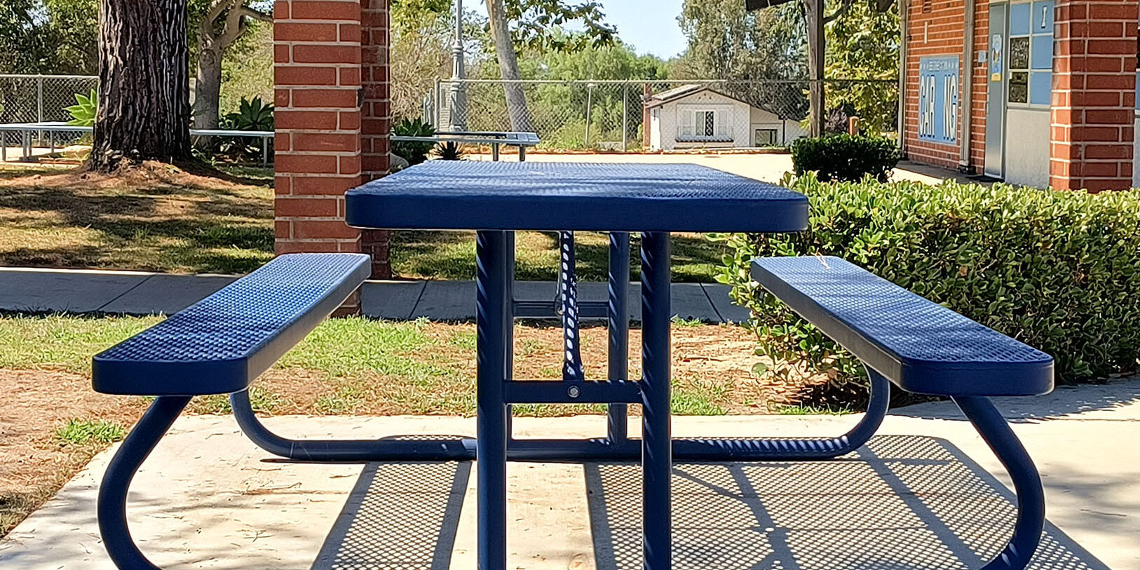 924-501-ENDa no-tip frame design