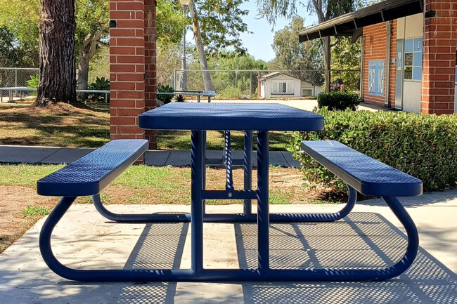 924-501-ENDa no-tip frame design