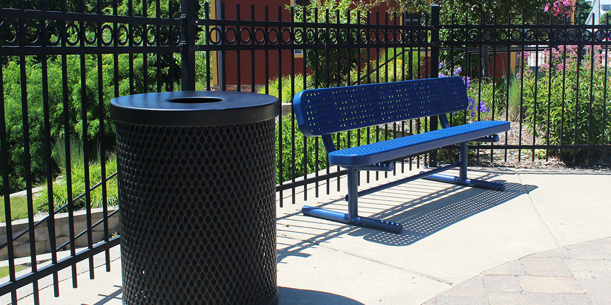 995-131-009_947-301-022a trash receptacle